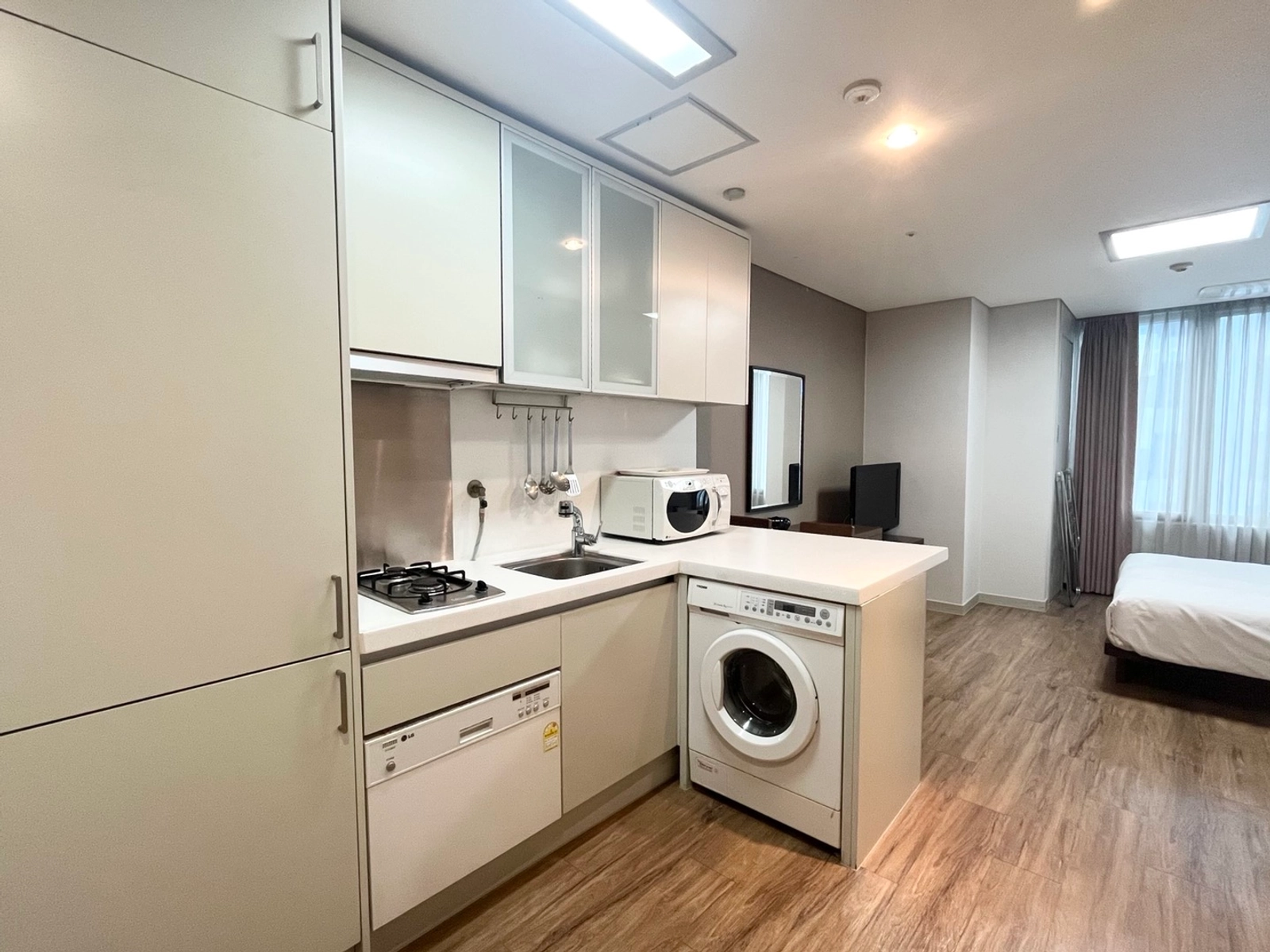 Budget-friendly studio — 1-min walk from Seodaemun Station 3