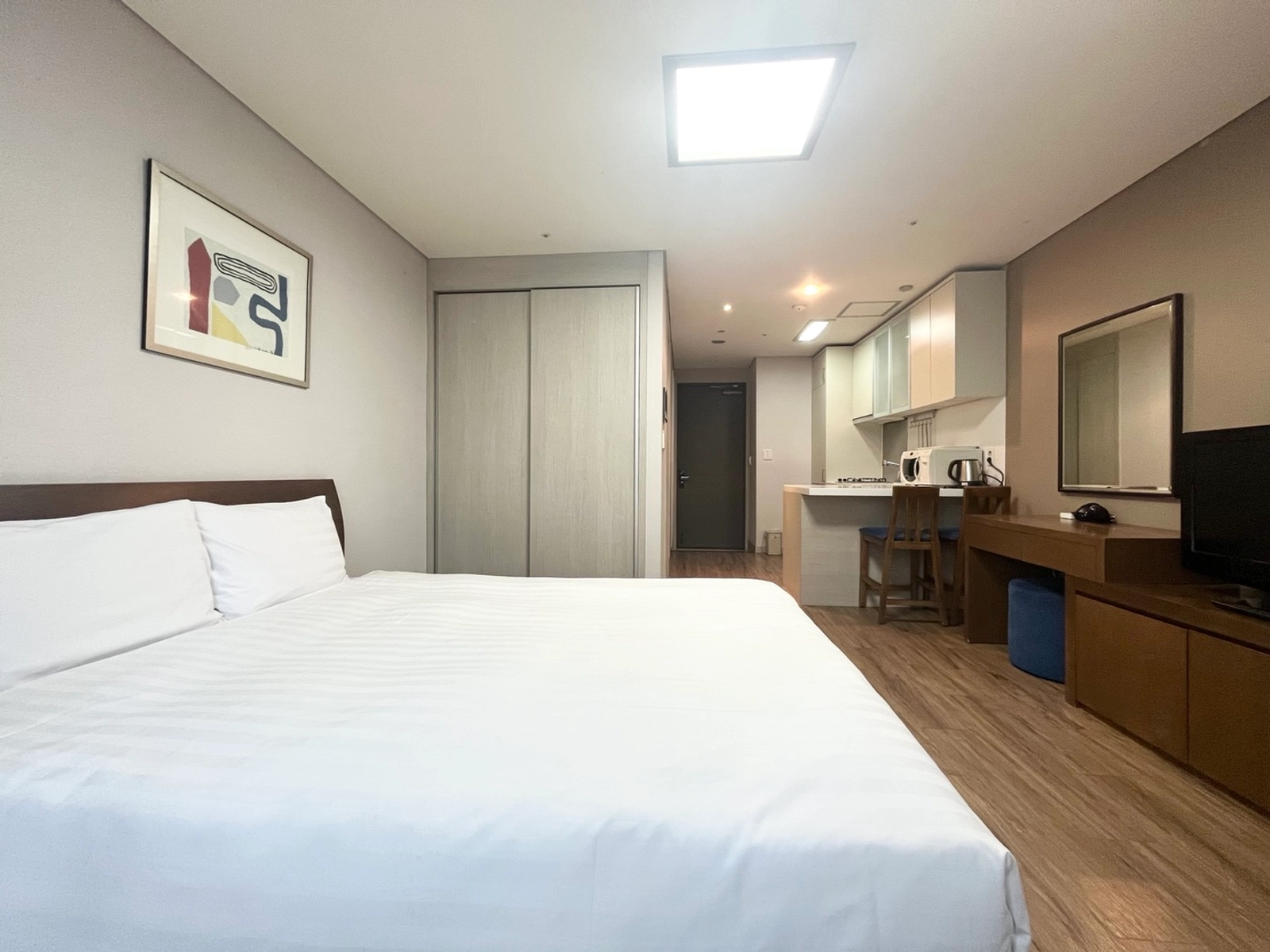 Budget-friendly studio — 1-min walk from Seodaemun Station 6