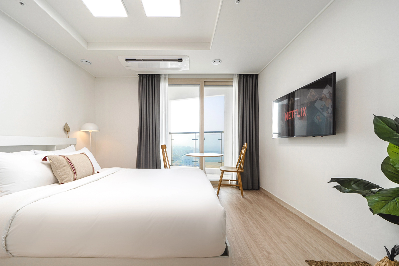 [Sokcho Lighthouse Beach] City Ocean Studio 5
