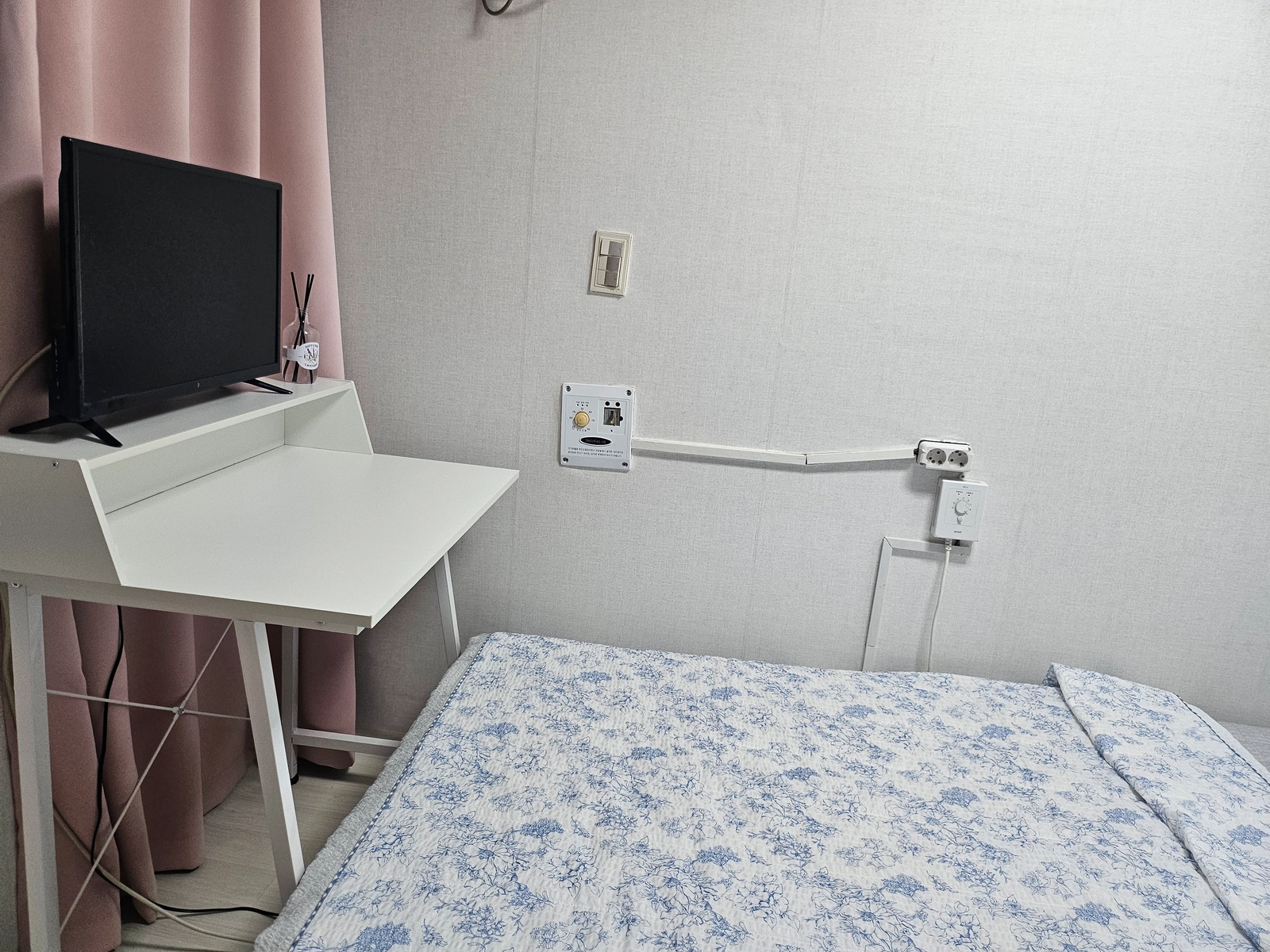 Fully remodeled officetel, steps from Yeonsu Station 10