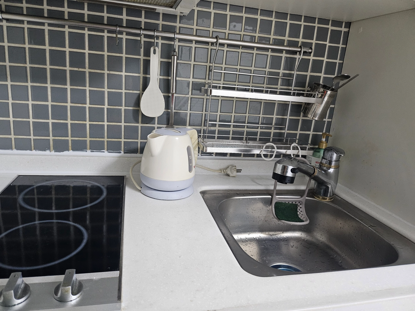 Fully remodeled officetel, steps from Yeonsu Station 2