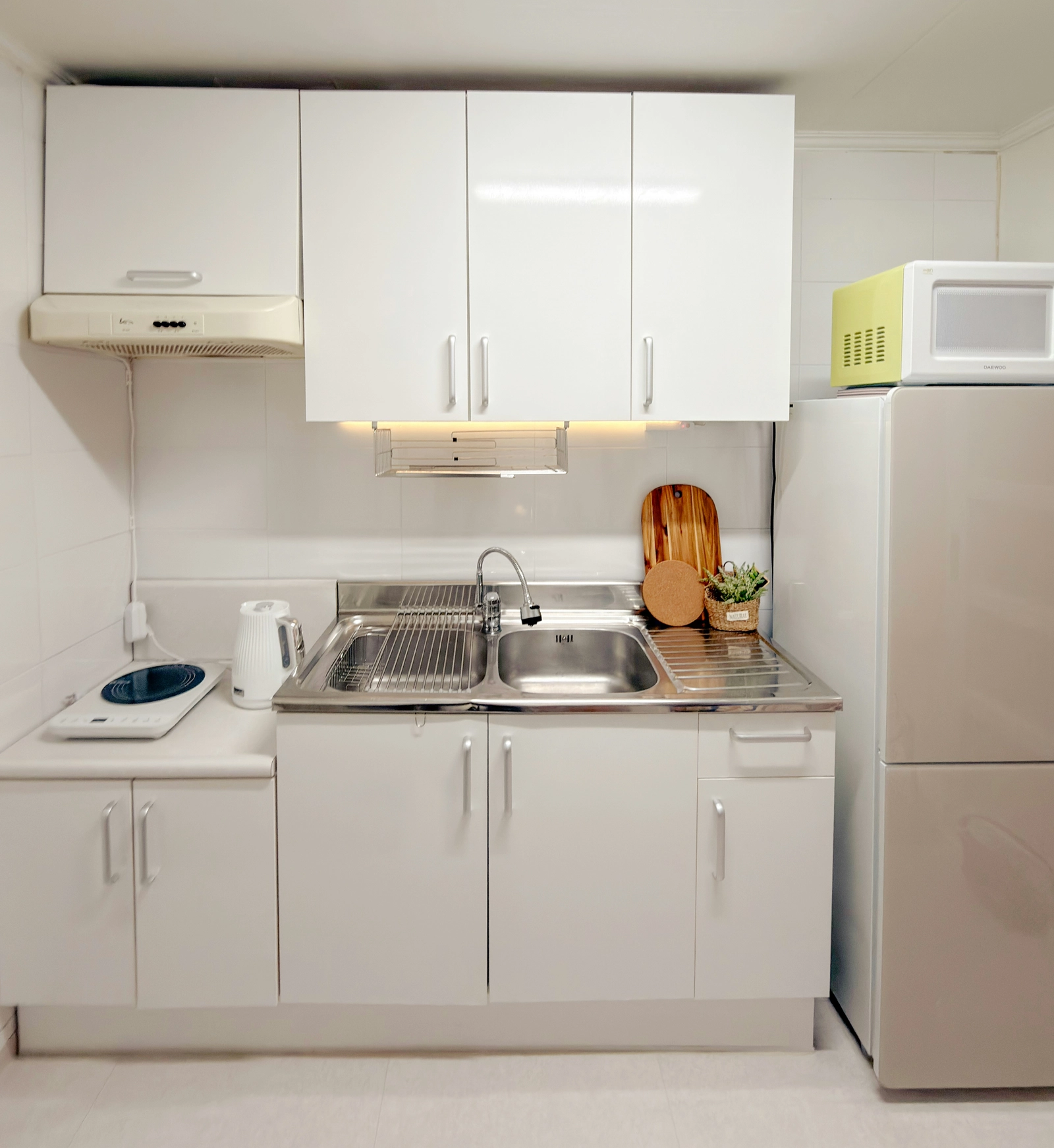 Free parking ✨ 5-min walk to Eonju, 8-min walk to Yeoksam • Fully equipped • Near Seolleung/Samseong/Nonhyeon 6