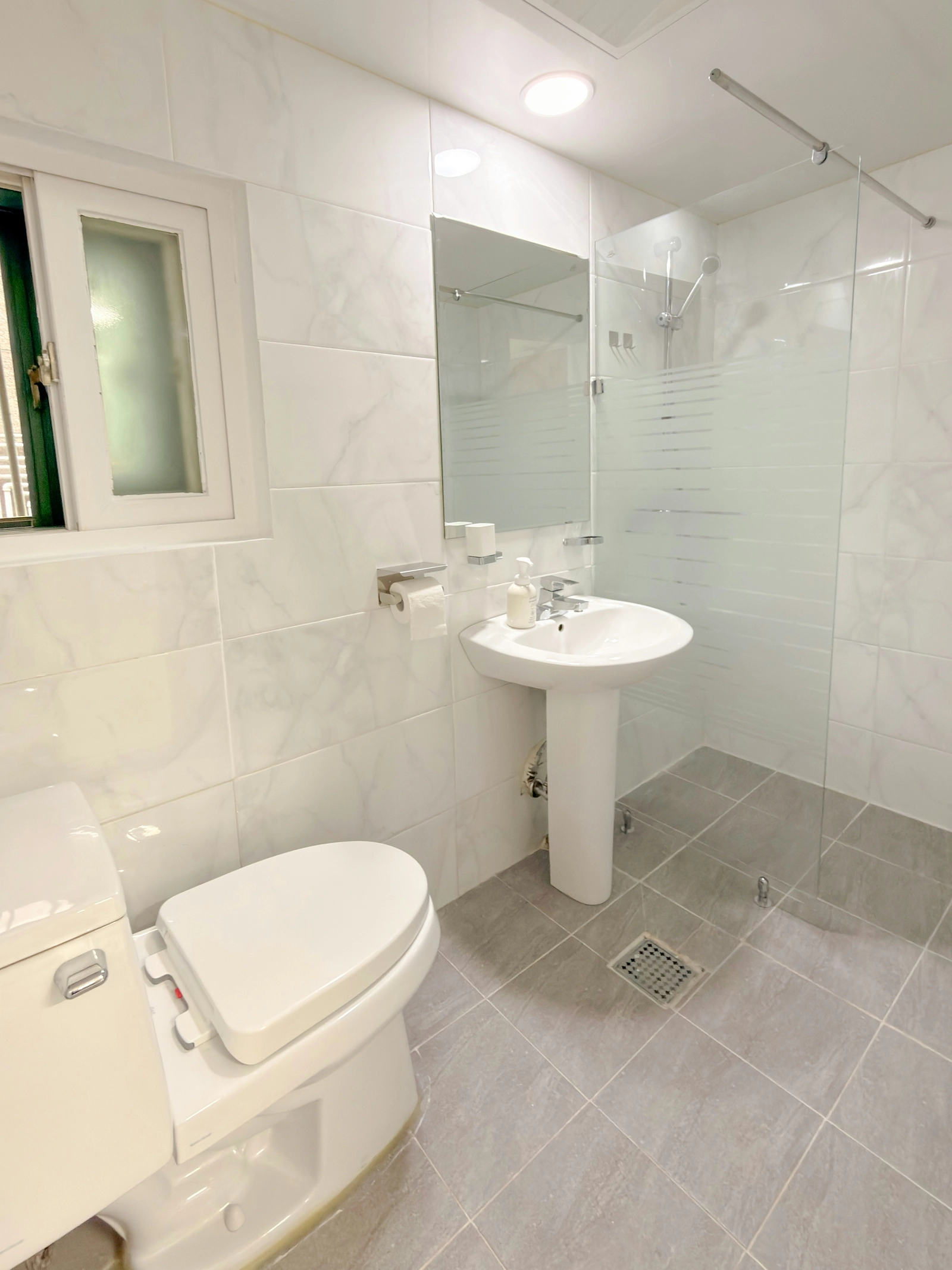 Free parking ✨ 5-min walk to Eonju, 8-min walk to Yeoksam • Fully equipped • Near Seolleung/Samseong/Nonhyeon 7