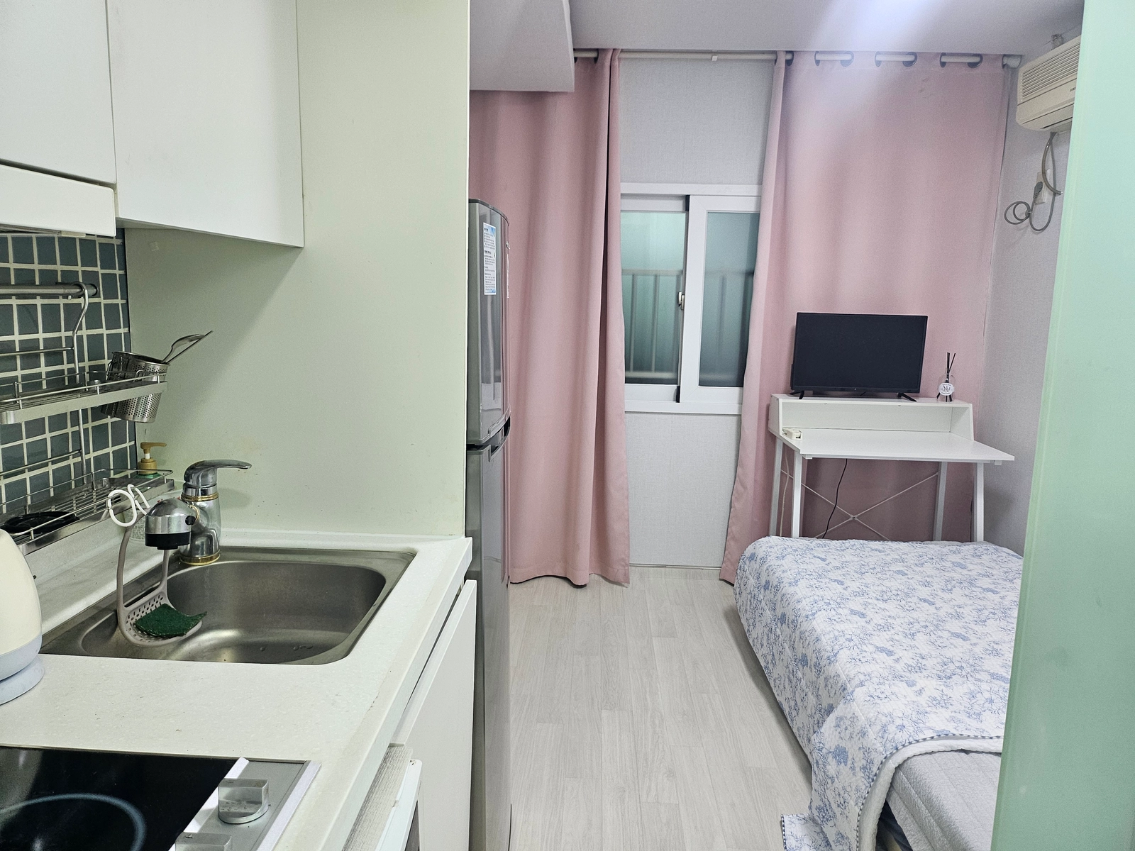 Fully remodeled officetel, steps from Yeonsu Station 4