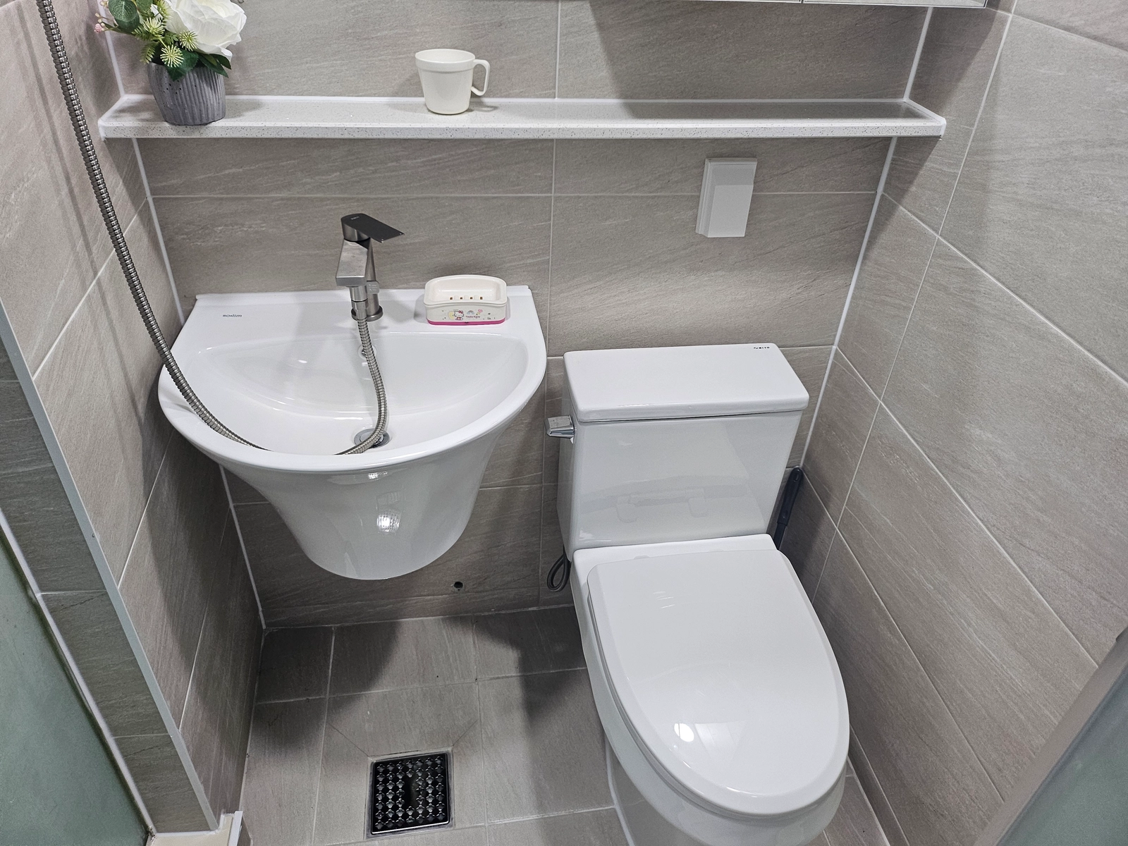 Fully remodeled officetel, steps from Yeonsu Station 6