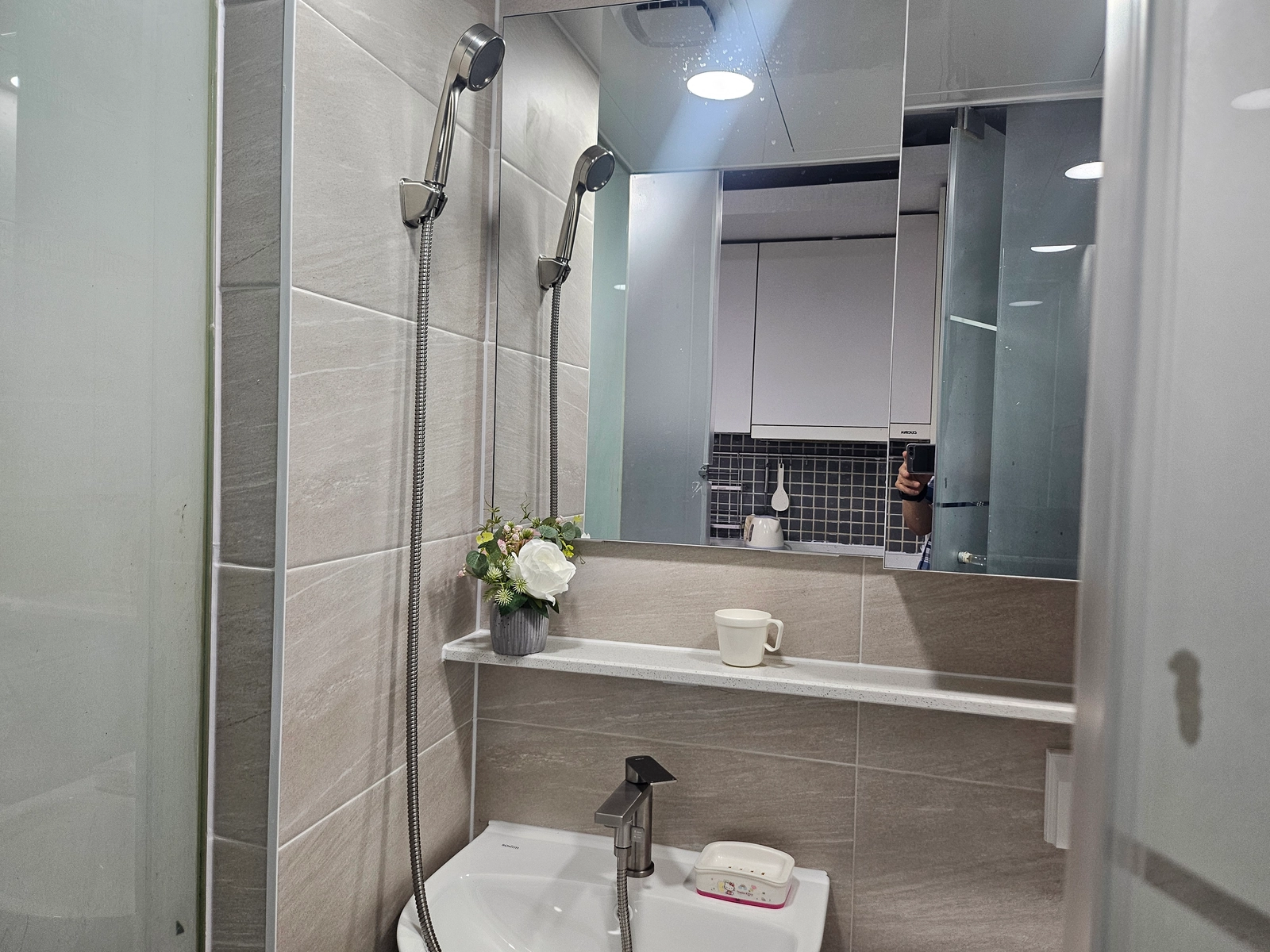 Fully remodeled officetel, steps from Yeonsu Station 7