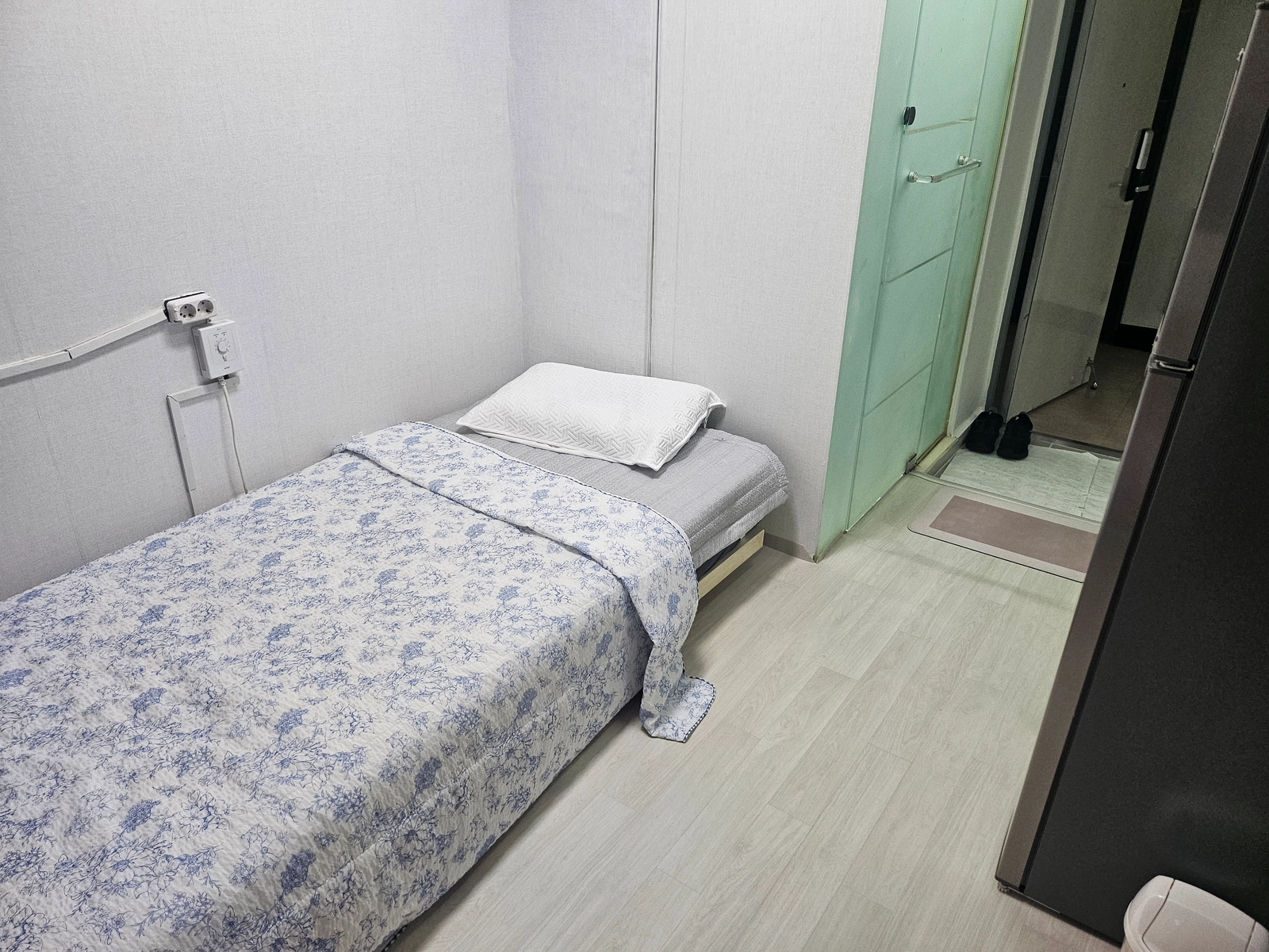 Fully remodeled officetel, steps from Yeonsu Station 12