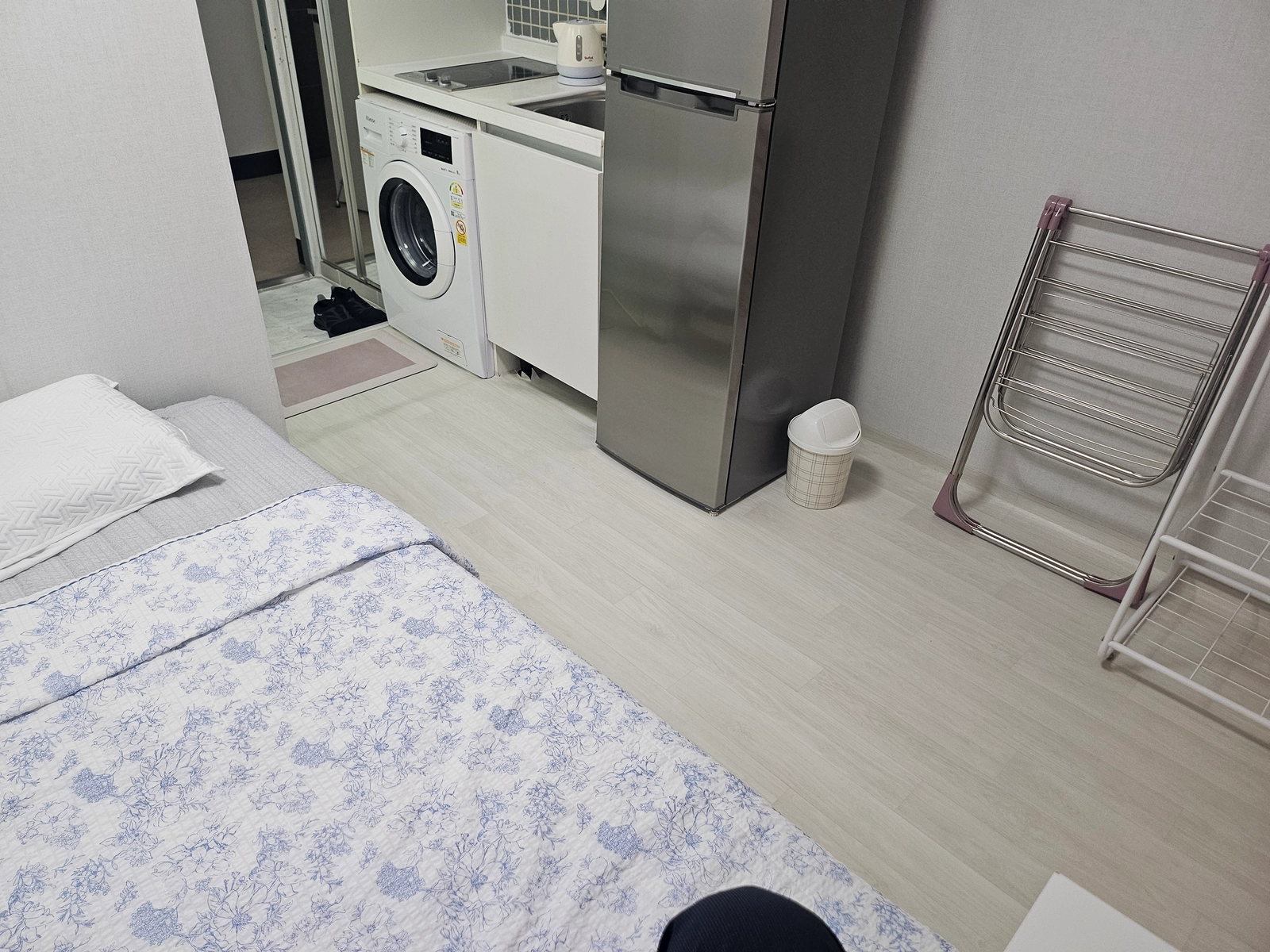 Fully remodeled officetel, steps from Yeonsu Station 13