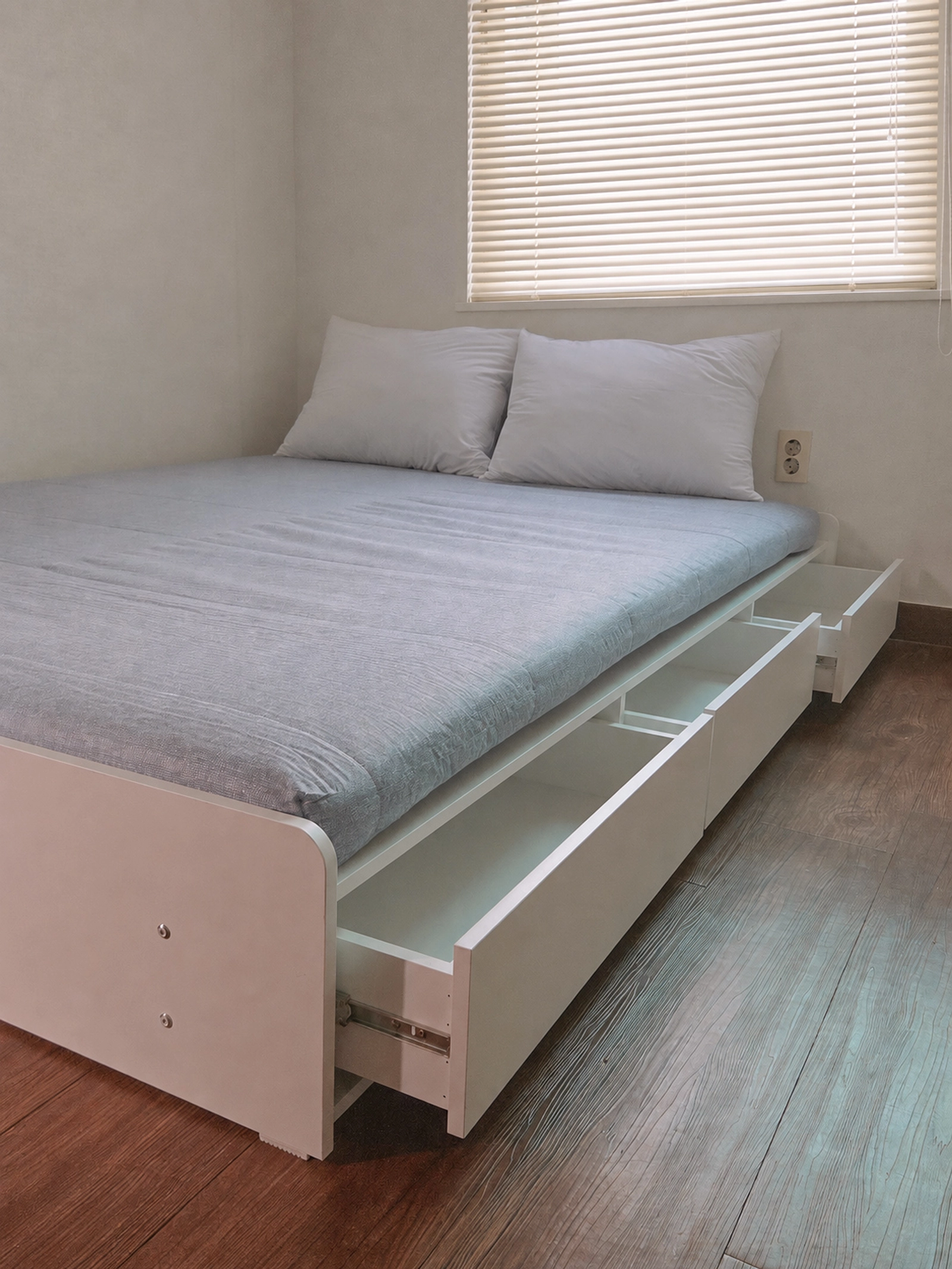 3 min to Namyeong & Sookmyung Univ. / 1 stop to Seoul Station · Fully furnished studio 5