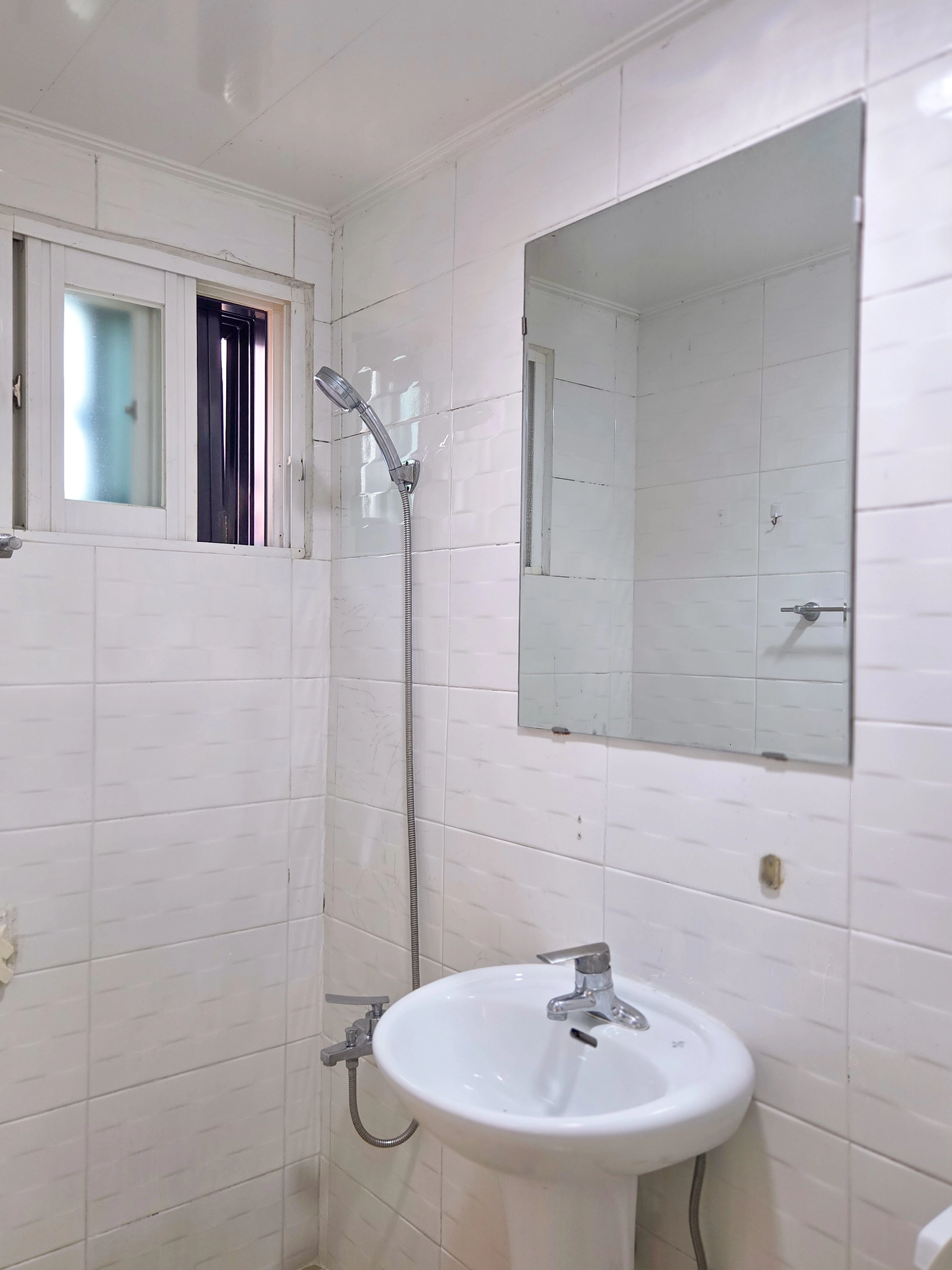 3 min to Namyeong & Sookmyung Univ. / 1 stop to Seoul Station · Fully furnished studio 9