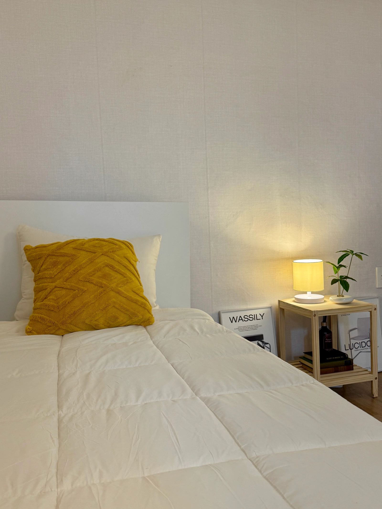 5-min walk to Seoul Station · 2-bed 8