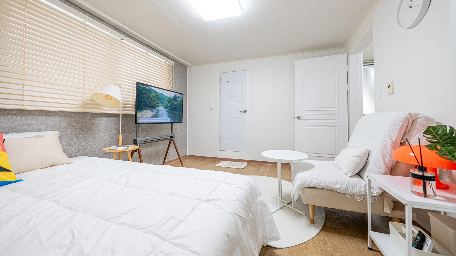 [8 mins to Gangnam & Yeoksam] Spacious studio near both stations 4