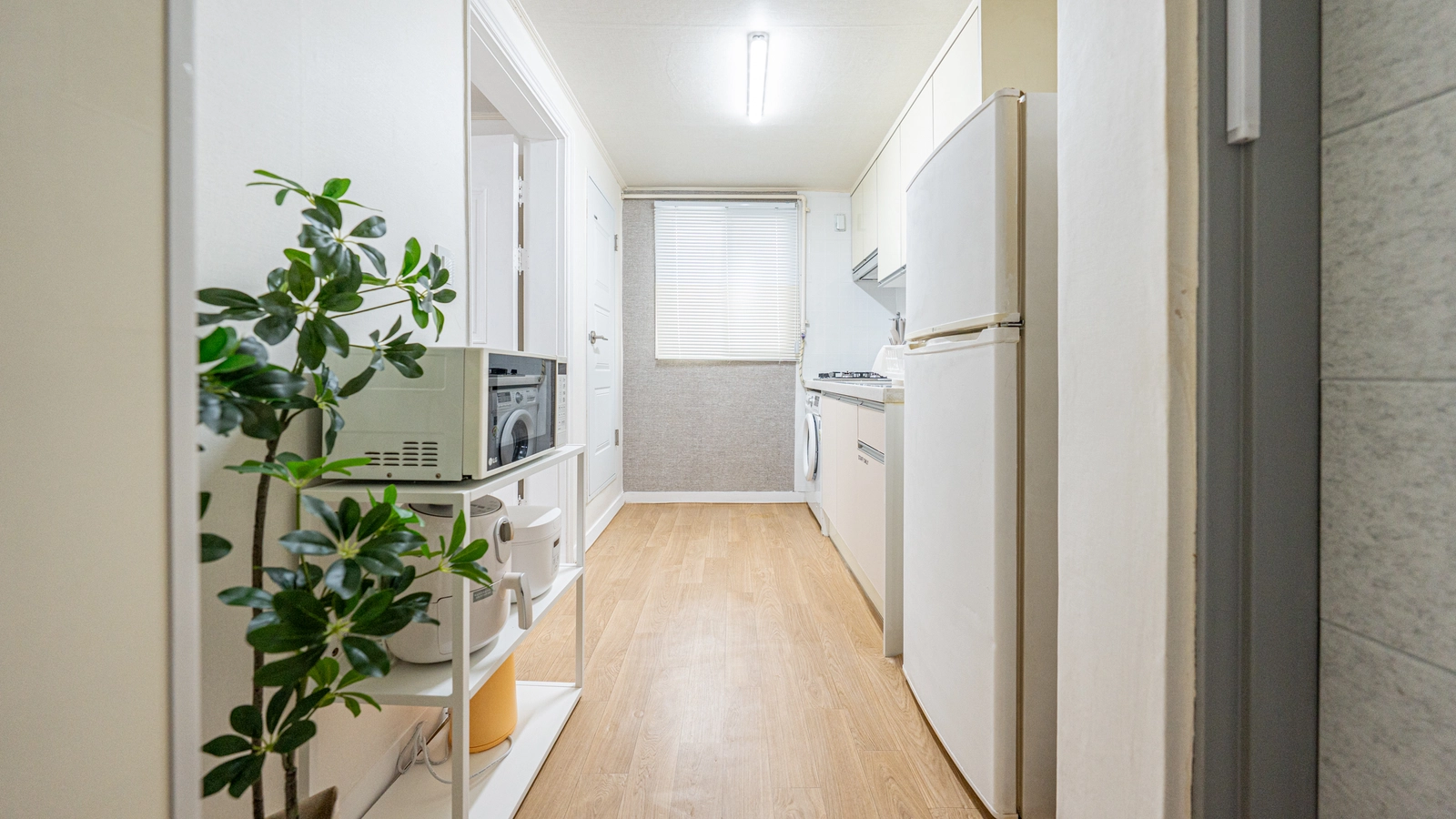 [8 mins to Gangnam & Yeoksam] Spacious studio near both stations 7