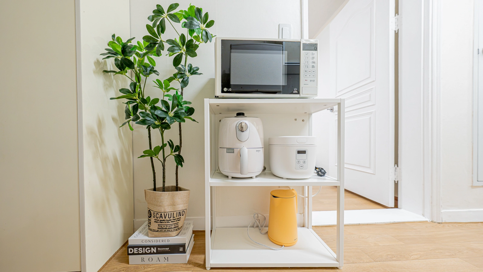 [8 mins to Gangnam & Yeoksam] Spacious studio near both stations 10