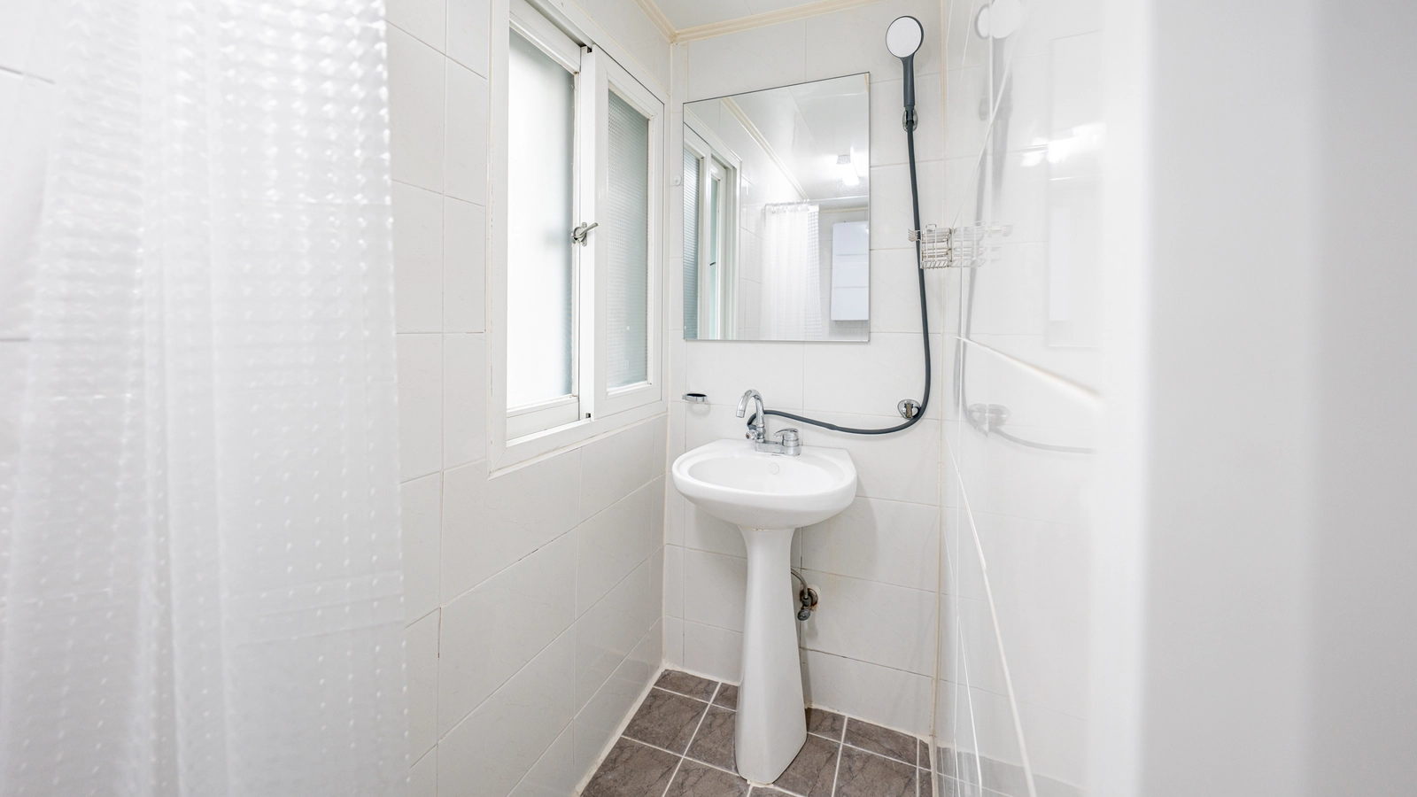 [8 mins to Gangnam & Yeoksam] Spacious studio near both stations 11