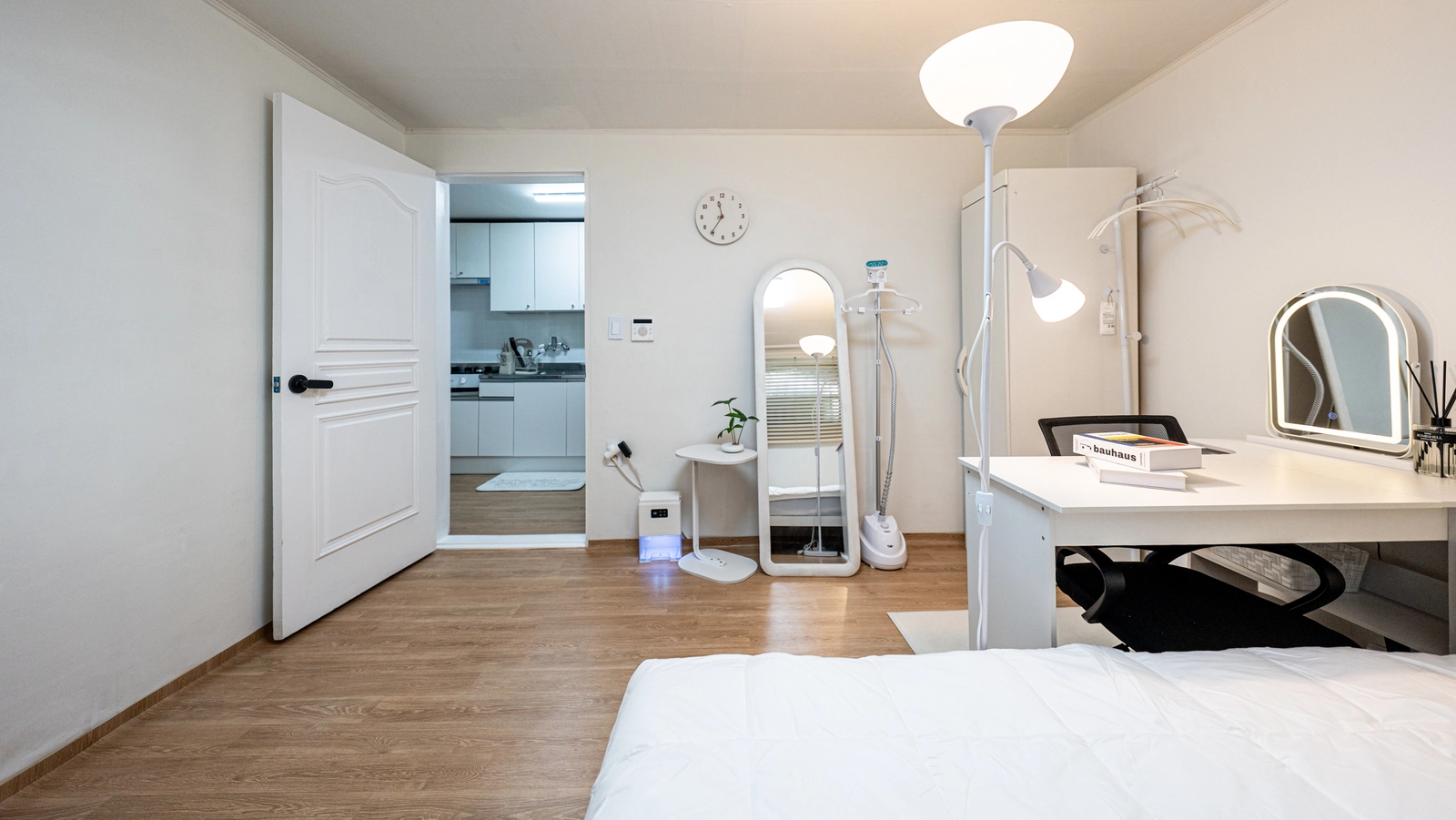 [Yeoksam 8 min, Gangnam 8 min] Spacious studio near both stations 4