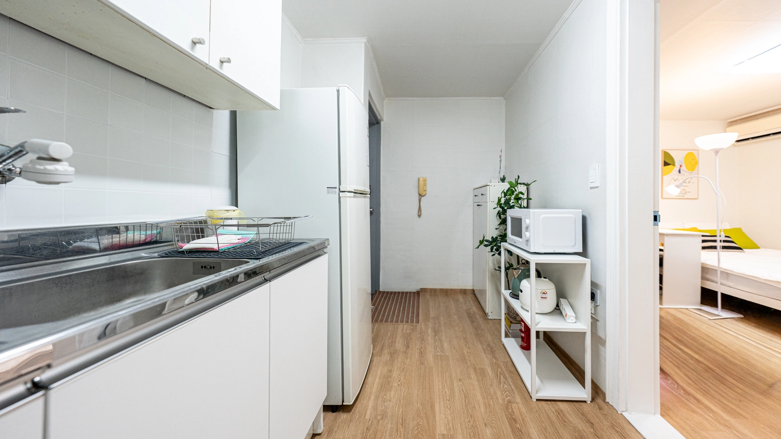 [Yeoksam 8 min, Gangnam 8 min] Spacious studio near both stations 8