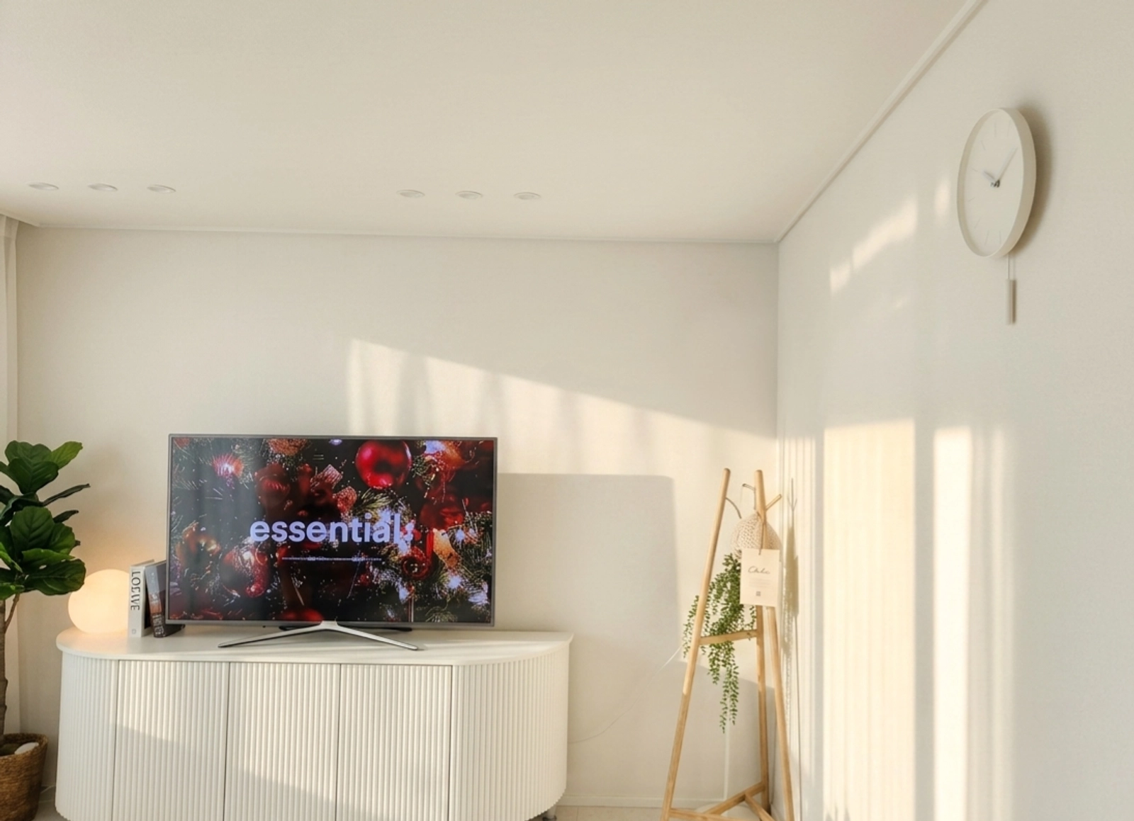 1st-floor, ground-level 2-room in Huam-dong — near Sookmyung Univ. Entrance & Seoul Station