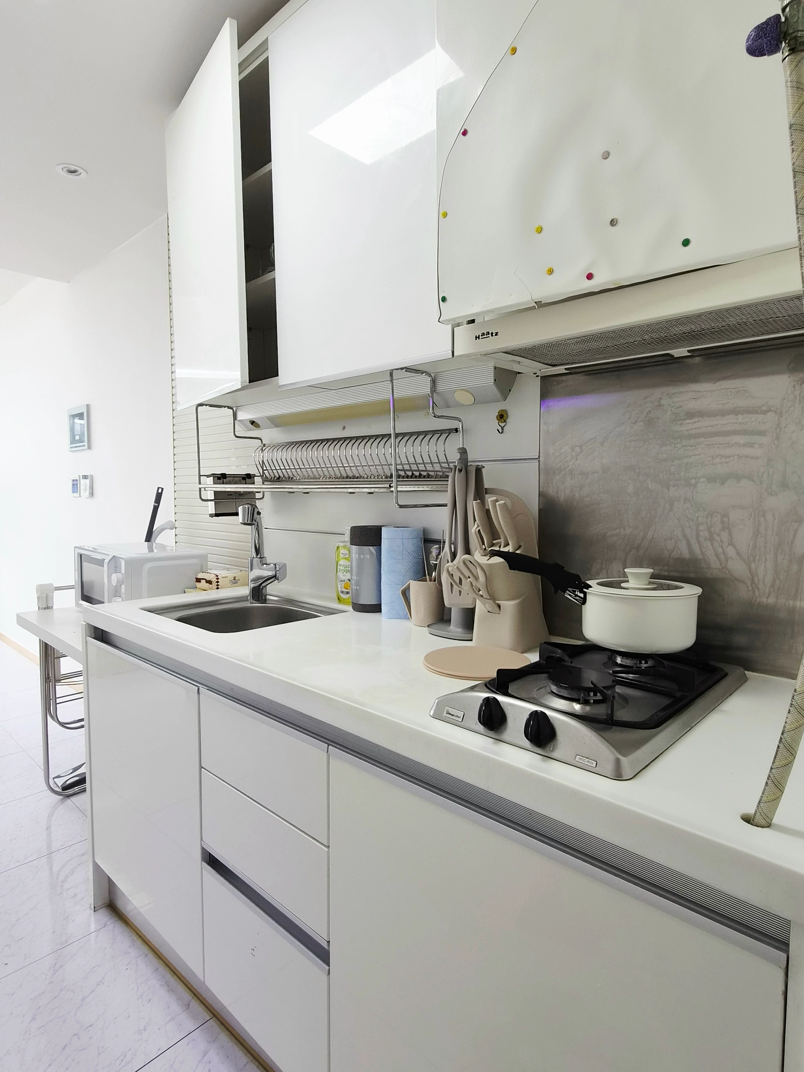 1 min to Isu Station · Sleeps 4 · Parking · Simple, calm retreat 3