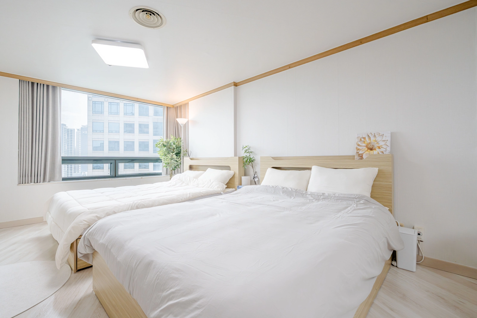 Daecheong Station access · Sleeps 4 · Parking · Modern, tidy retreat 12