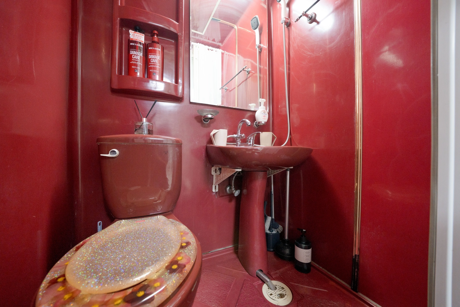 Daecheong Station access · Sleeps 4 · Parking · Modern, tidy retreat 16