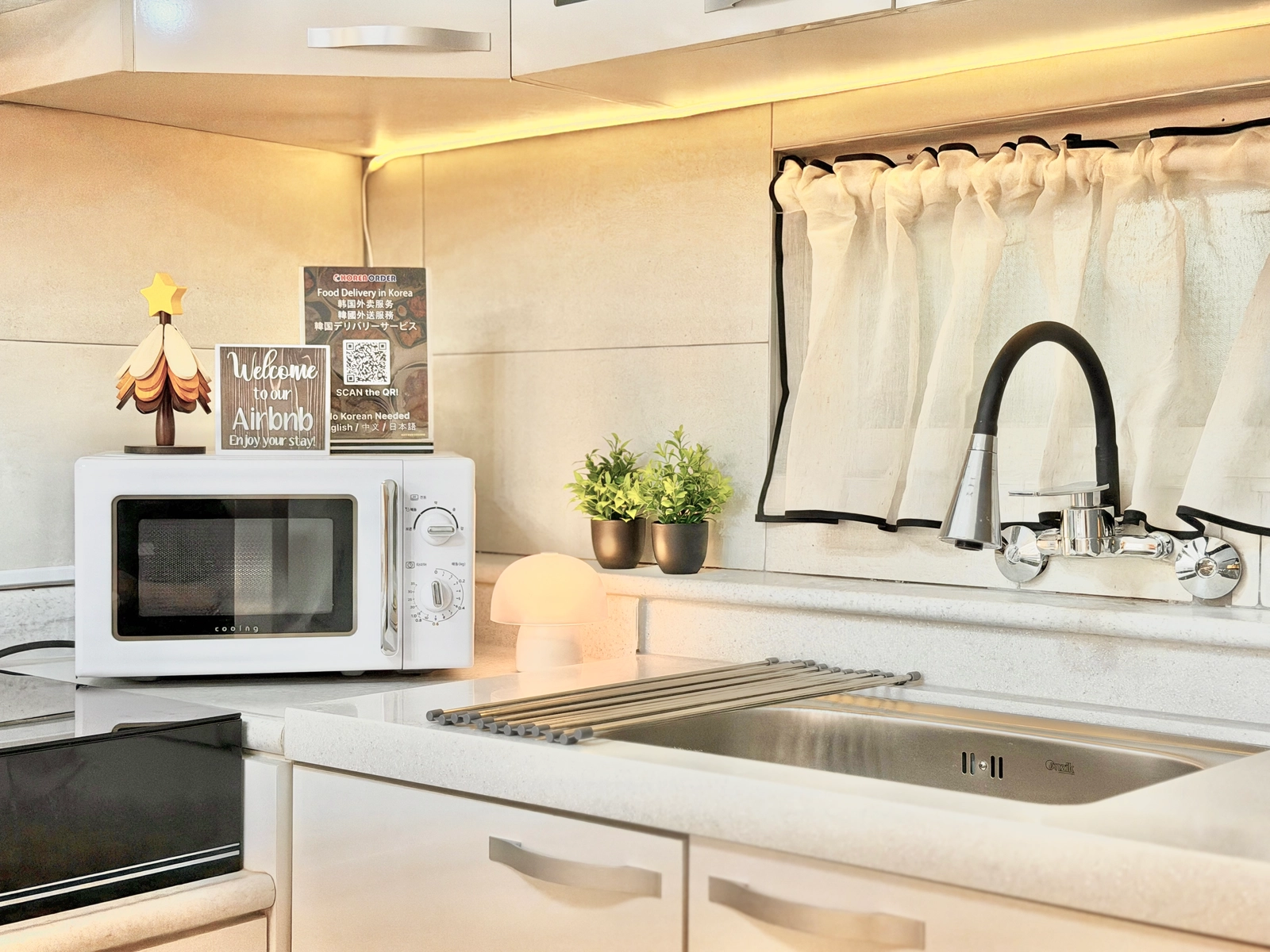 Yongsan-gu · 3-min walk to subway · Near Itaewon, Hongdae, Myeongdong · 2R 3B 15
