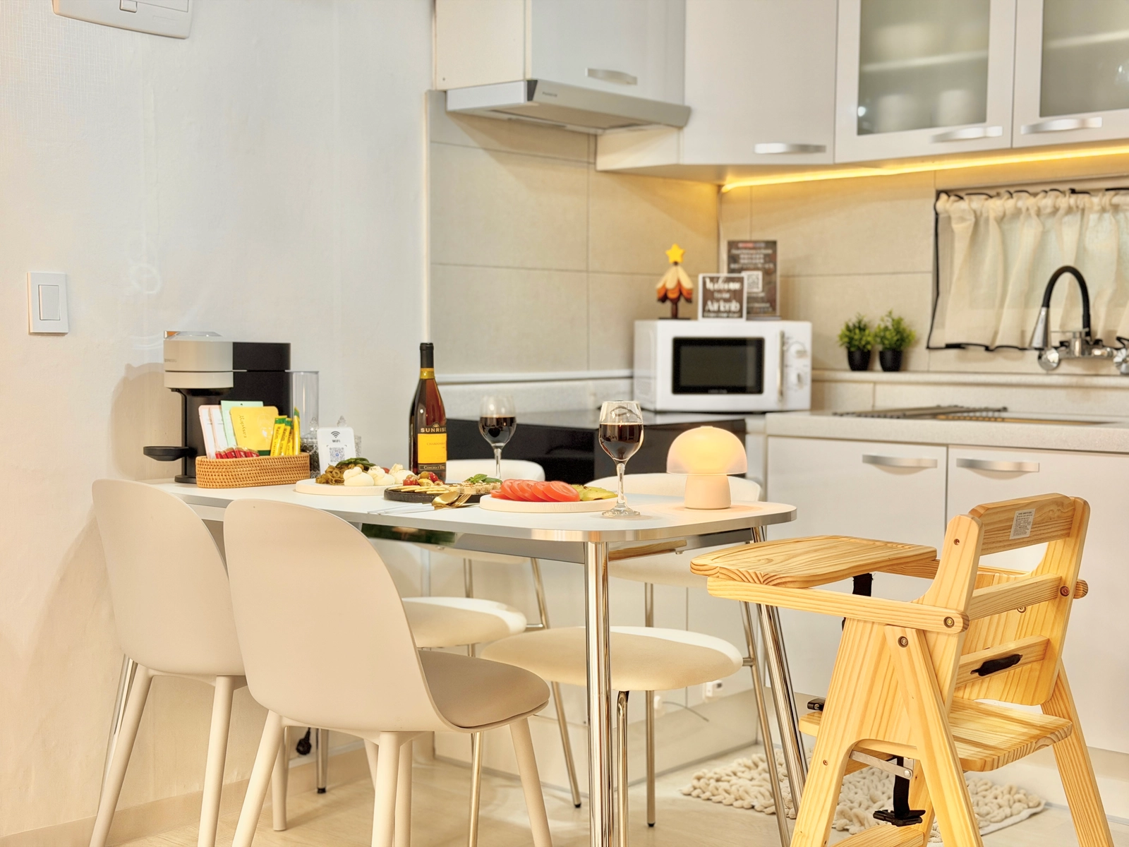 Yongsan-gu · 3-min walk to subway · Near Itaewon, Hongdae, Myeongdong · 2R 3B 16