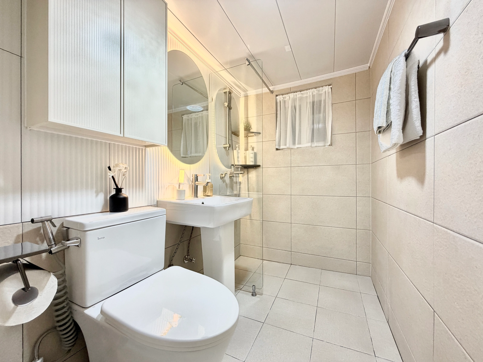 Yongsan-gu · 3-min walk to subway · Near Itaewon, Hongdae, Myeongdong · 2R 3B 17
