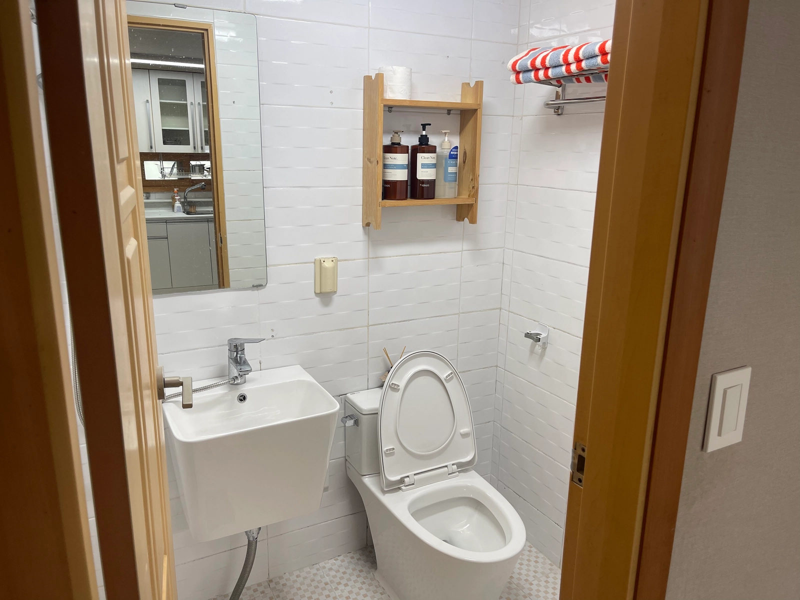 Stay next to Yun Dong-ju’s boarding house in Seochon, near Gyeongbokgung Palace — photo 2
