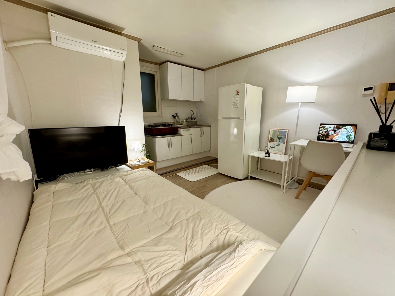 ☀️Bright Home, 3 mins from Sinsa Station☀️ — photo 3
