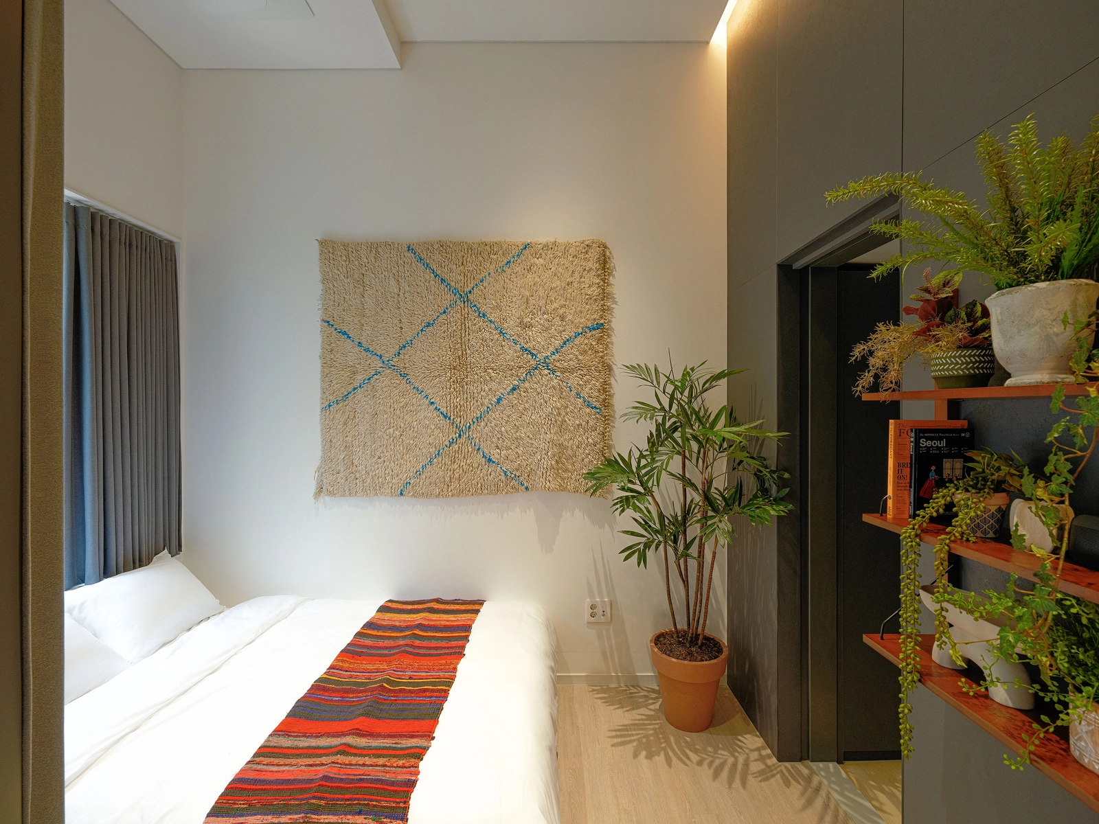 Fully furnished studio near Sinyongsan Station