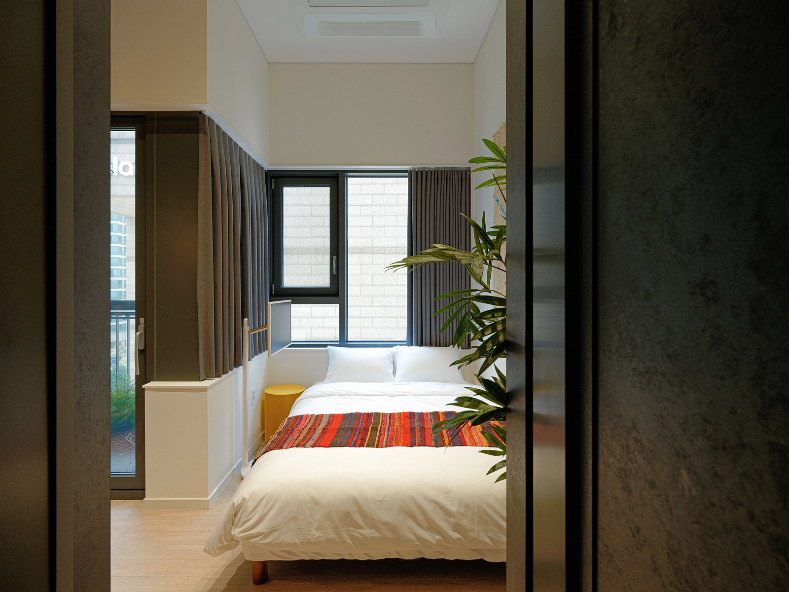 Fully furnished studio near Sinyongsan Station — photo 4