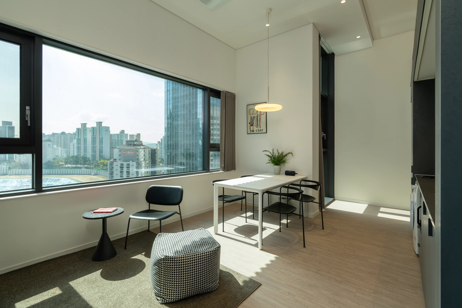 Yongsan Station Hive Loft — photo 2