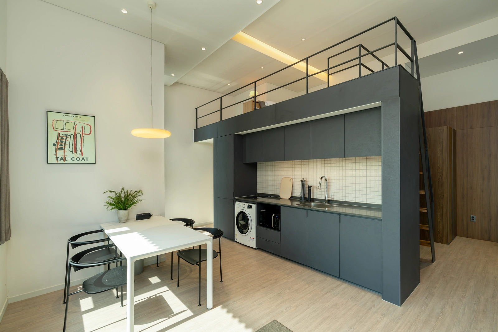 Yongsan Station Hive Loft — photo 3