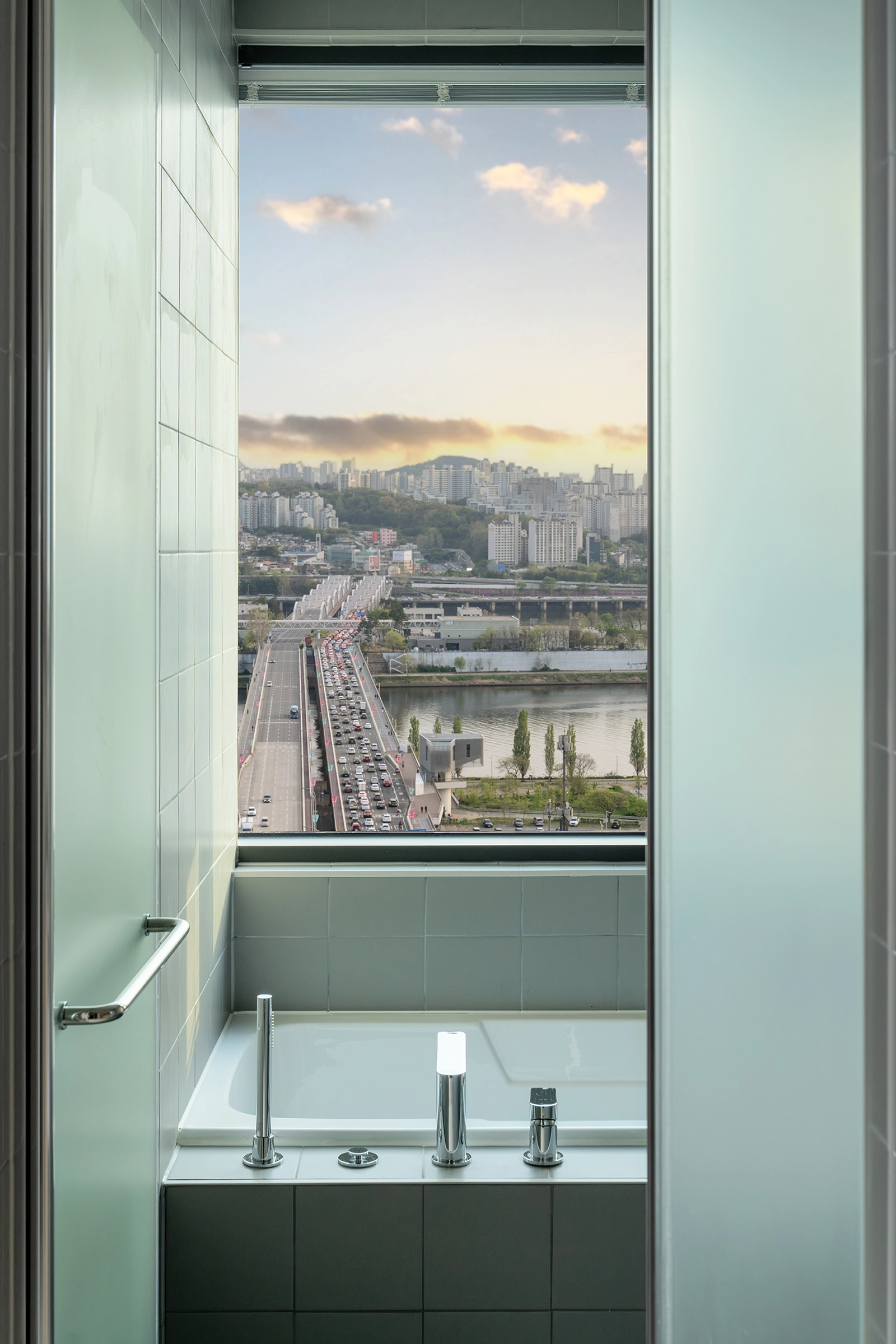 Shin-Yongsan Fully Furnished Studio with Separate Bedroom — photo 7