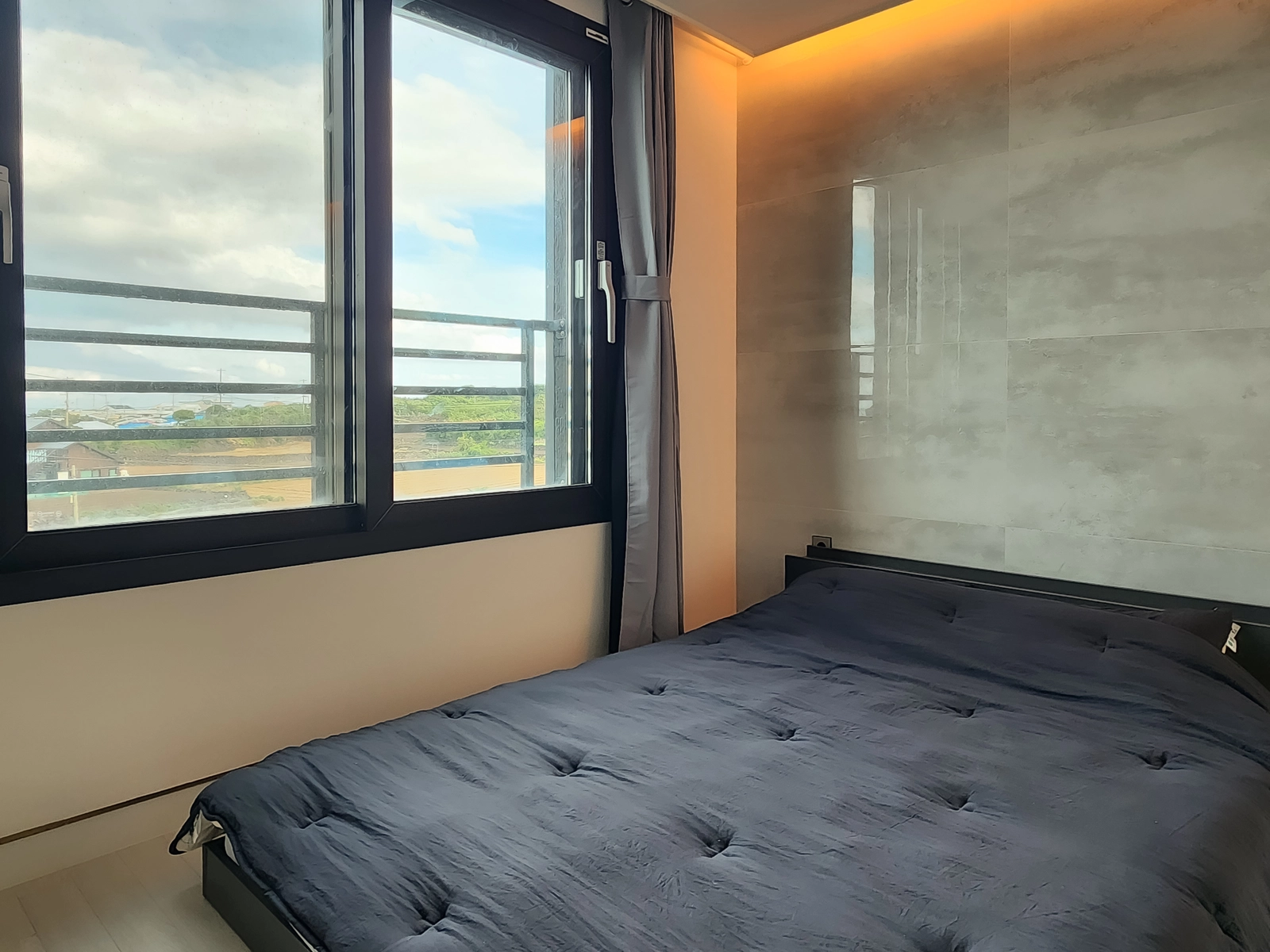 Fully Furnished 2-Bedroom, 1 Min from Pyeongdae Beach — photo 3