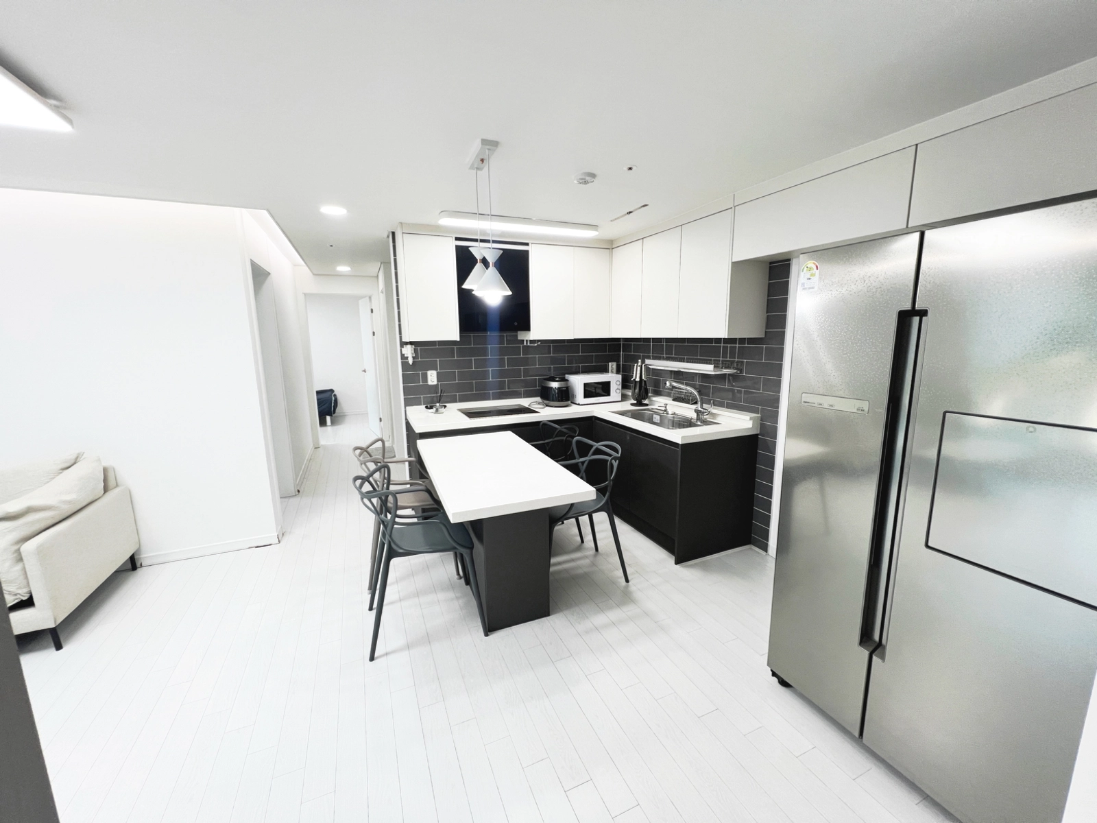 Modern 3-Room Stay in Jung-dong, Suwon — photo 7
