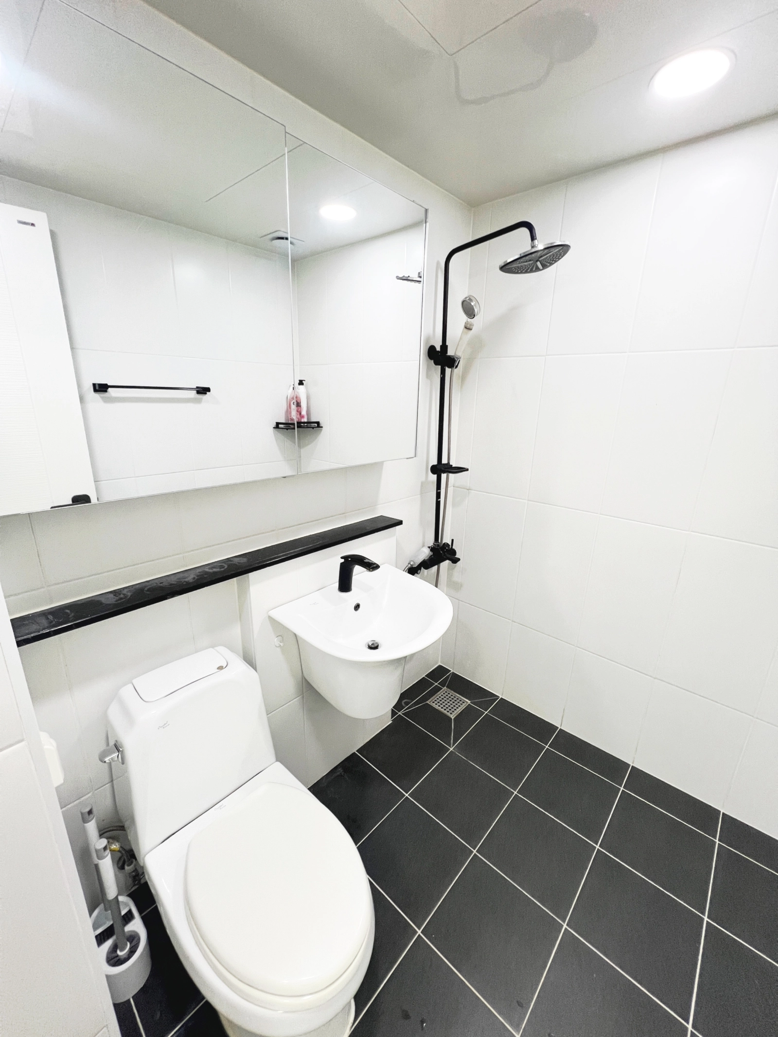 Modern 3-Room Stay in Jung-dong, Suwon — photo 11