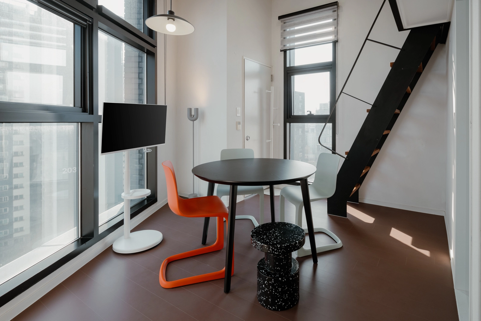 Duplex studio apt, under 10 mins’ walk from Sindang Station