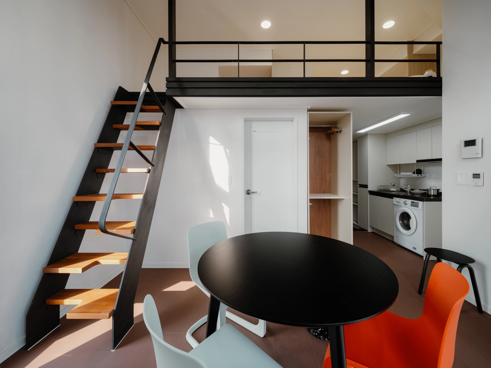 Duplex studio apt, under 10 mins’ walk from Sindang Station — photo 2