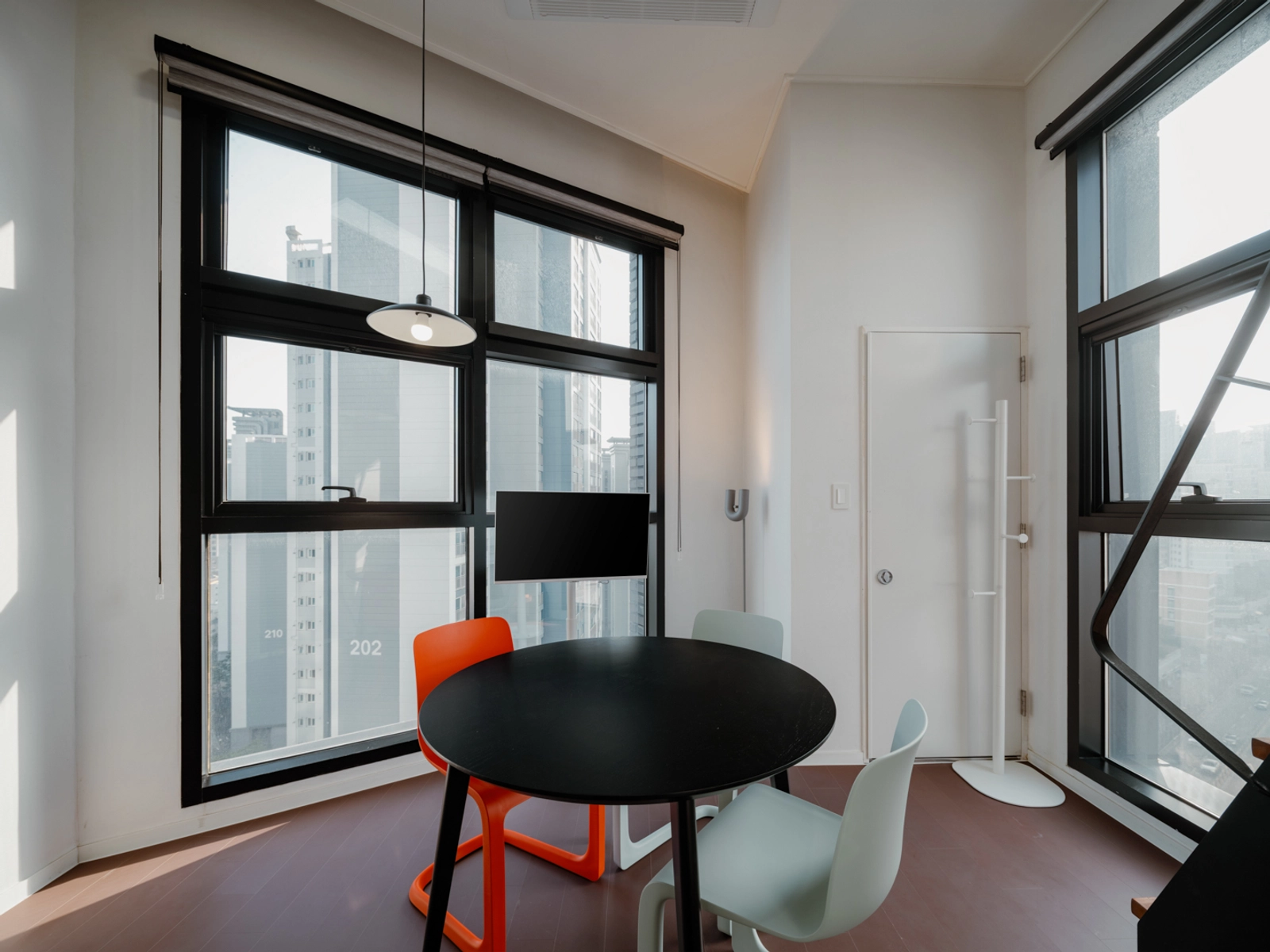 Duplex studio apt, under 10 mins’ walk from Sindang Station — photo 3